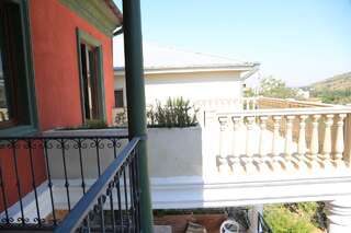 Гостевой дом Guest House Ketili Guli Тбилиси Двухместный номер с 2 отдельными кроватями и балконом-1